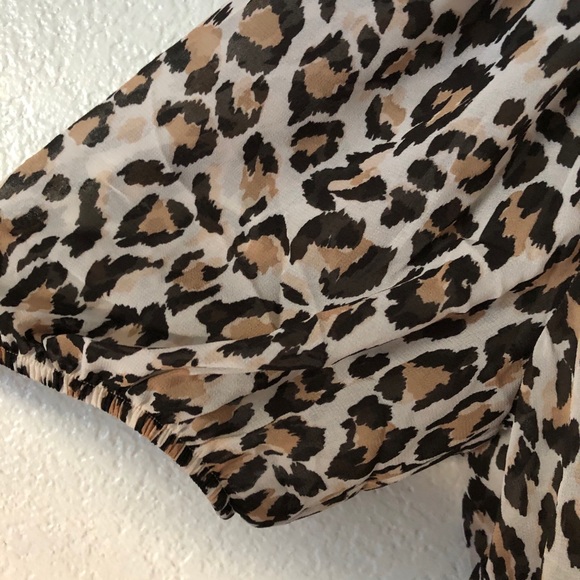 Banana Republic Leopard puff sleeve top - Picture 4 of 4